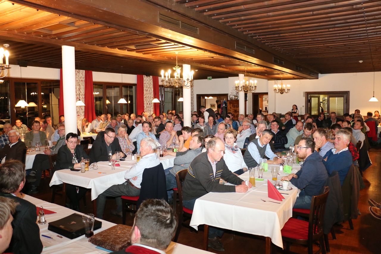Ein voller Saal bei der Vollversammlung 2018